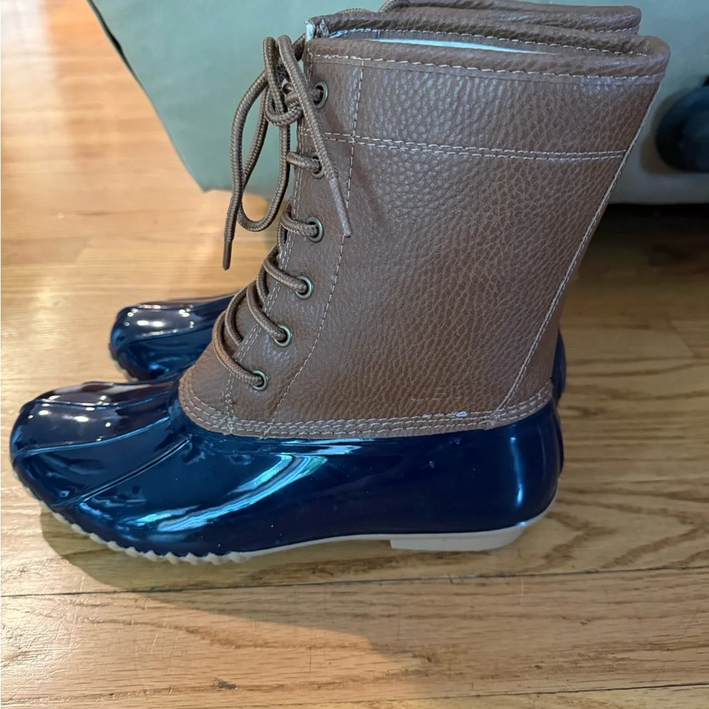 NWT JBU Womens Brown Water Resistant Maplewood Round Toe Duck Boot 8.5